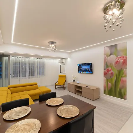 Smile * 布加勒斯特